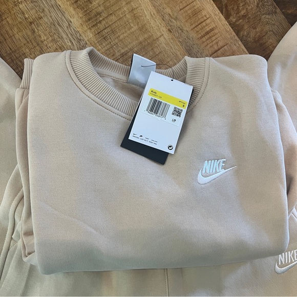 Nike Sportswear Club Fleece Big Kids' Oversized Sweatshirt/Joggers set - Picture 2 of 9